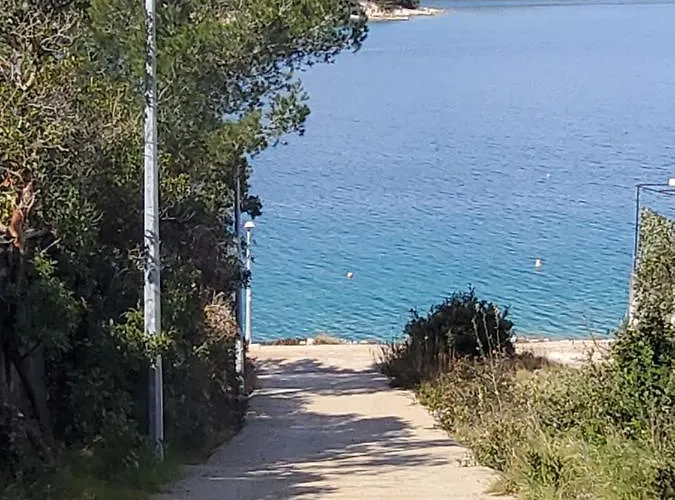 Leut Apartman Nečujam