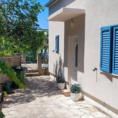Leut Apartment *
